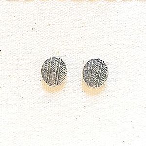 Stud earrings with chevron pattern